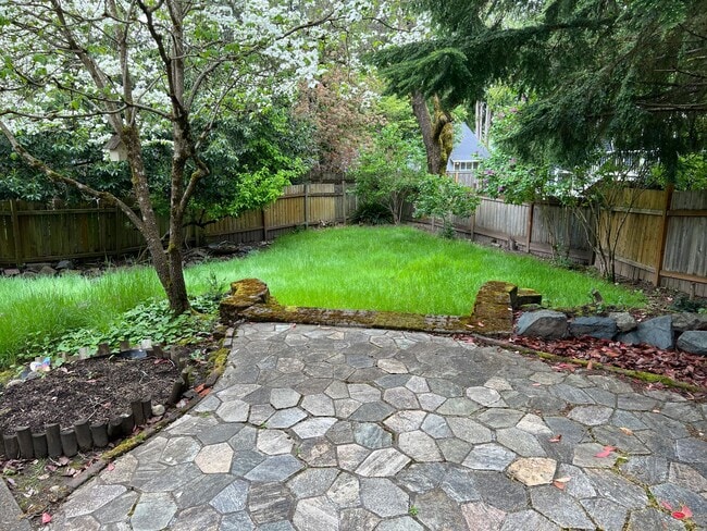 Building Photo - Private access to Lake Sammamish house