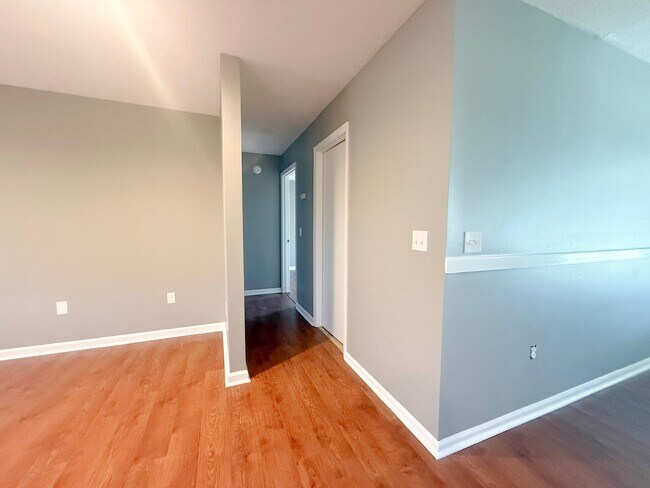 Building Photo - Pet-Friendly 3-Bedroom Home with Fenced Yard, Sun Room & Utilities Included
