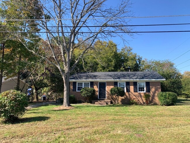 Building Photo - Pretty Renovated Rent Ready Ranch Near I-4...