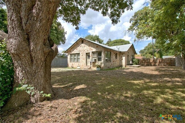 Building Photo - 320 E Faust St