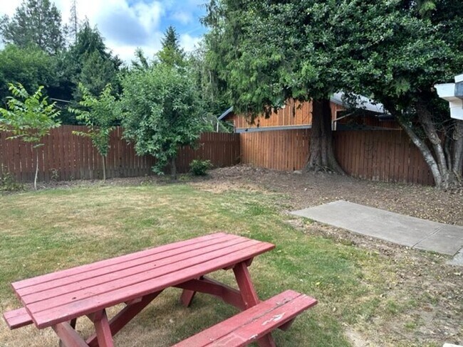 Building Photo - FREE RENT AND $1,000 SECURITY DEPOSIT - Single Level Updated Home w/ Spacious Yard and Loads of S...
