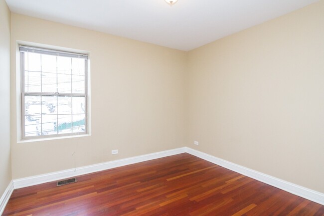 Building Photo - 1714 W Farwell Ave
