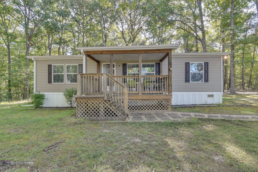 Building Photo - 499 Woods Ln