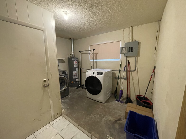 Building Photo - 3211 Jersey Ct