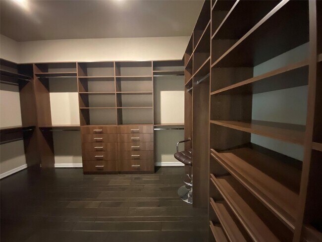 Building Photo - 2911 S Saddlebrook Ln