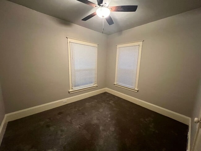 Building Photo - 305 SE Everett St