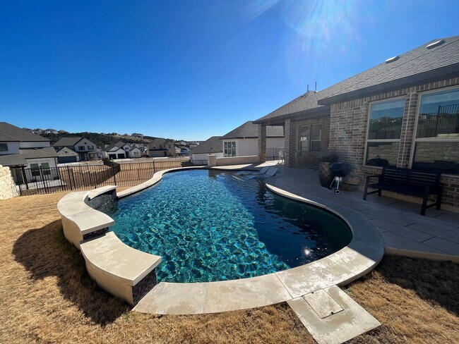 Building Photo - Beautiful 4/3 WITH PRIVATE POOL in Travisso