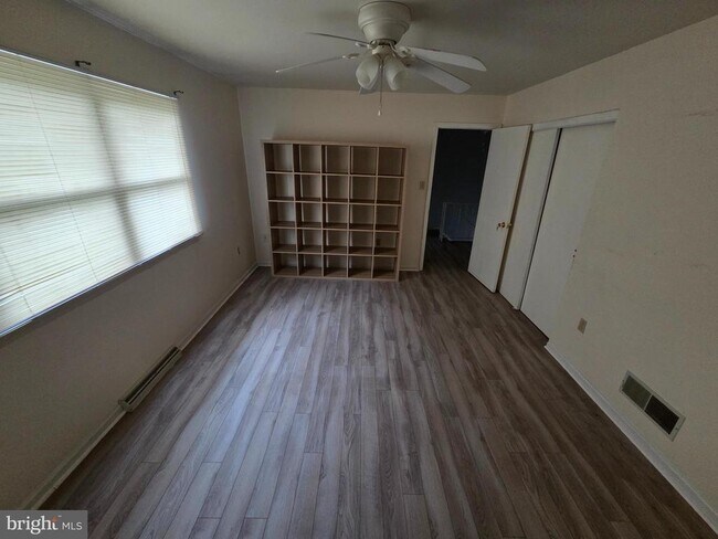 Building Photo - 945 Timber Ln