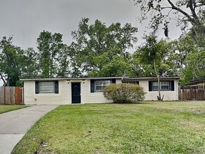 Building Photo - 6936 Clovis Rd