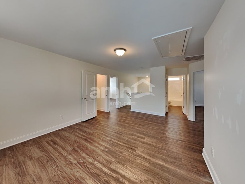 Building Photo - 5121 Jack Byrnes Dr