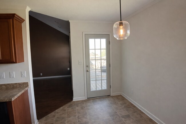 Building Photo - $1800 3 Bedrooms 2.5 Bath Brick Home with a bonus room!