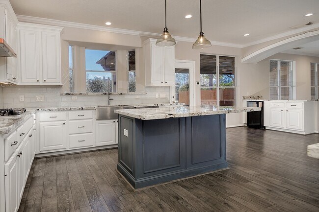 Building Photo - 138 Oriel Oaks Cir