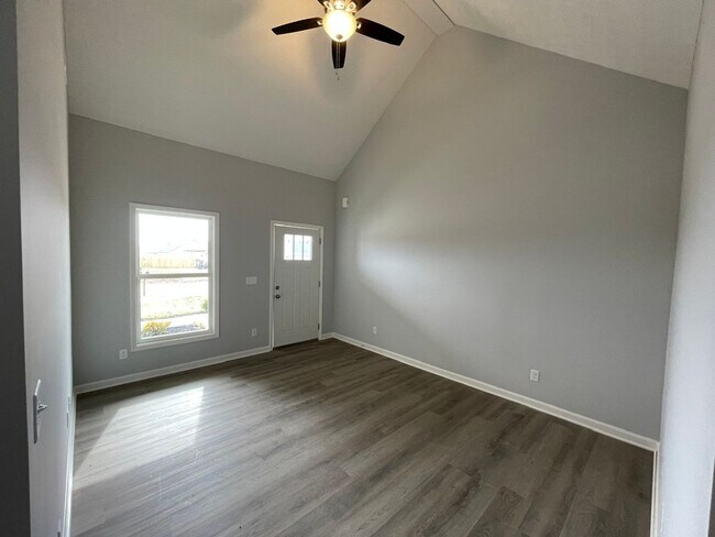 Building Photo - 1856-1858 Blackwell Road Duplex