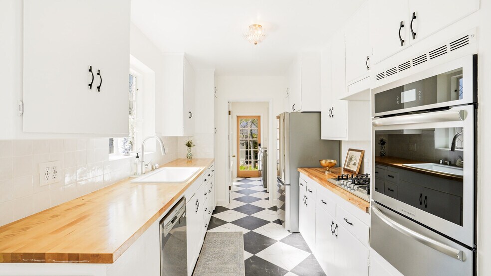 Building Photo - 1755 Craig Ave