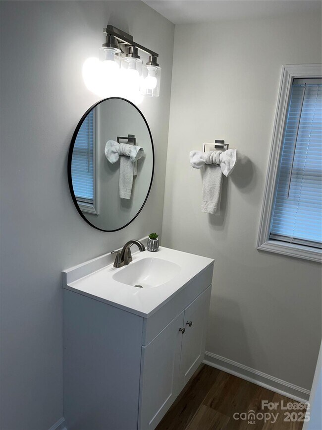 Building Photo - 39 White St