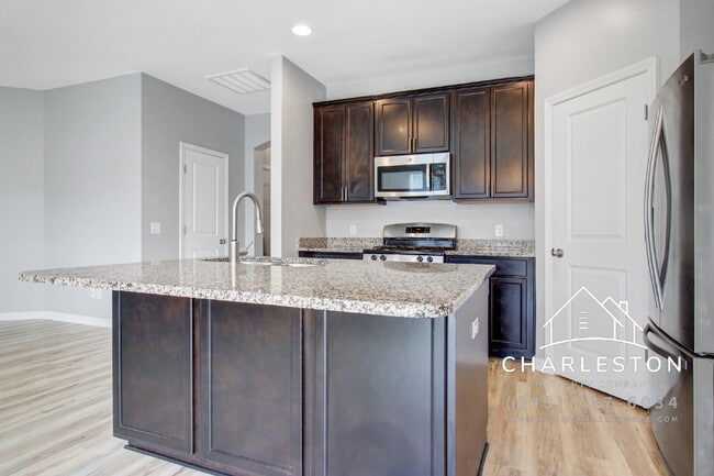 Building Photo - 403 War Admiral Ln