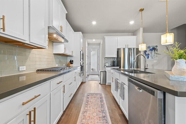 Building Photo - 8400 Ausblick Ave