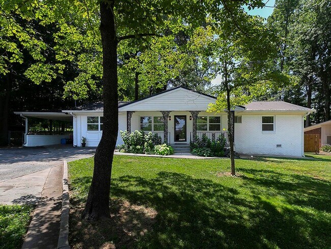 Primary Photo - 3249 Howell Dr