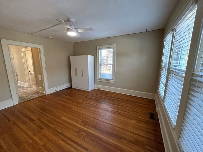 Building Photo - Central AVL - Beautifully Restored and Updated Apartment