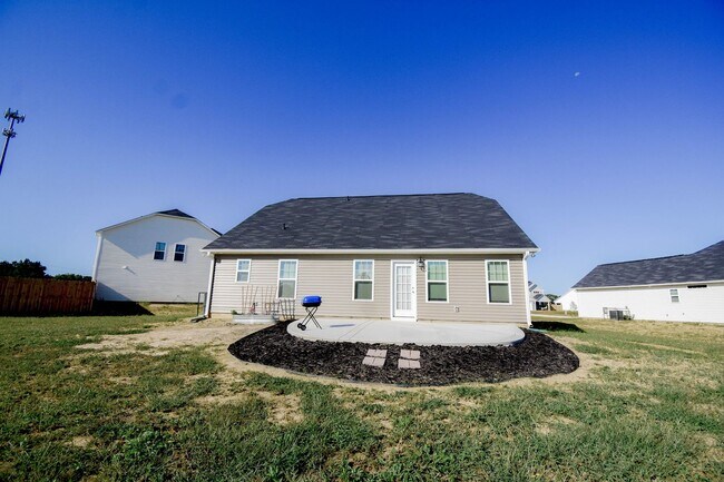 Building Photo - 3 Bedroom 2.5 Bathroom- Built in 2024!