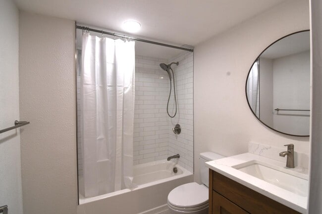 Building Photo - 5004 E Hinsdale Pl