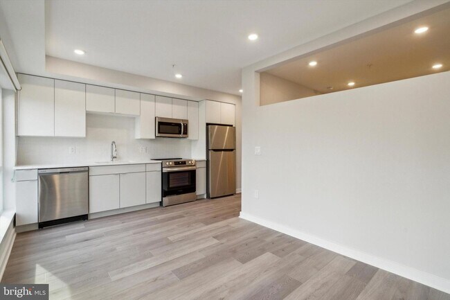 Building Photo - 3449 Scotts Ln