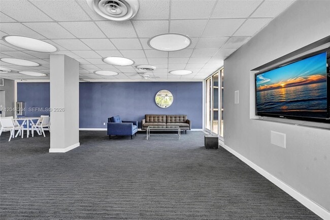 Building Photo - 3375 N Country Club Dr