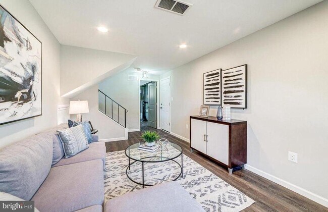 Building Photo - 4207 Woodland Dr