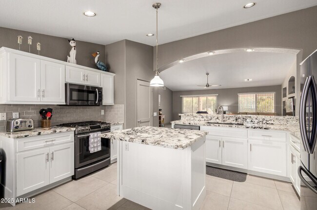 Building Photo - 9637 E Sundune Dr