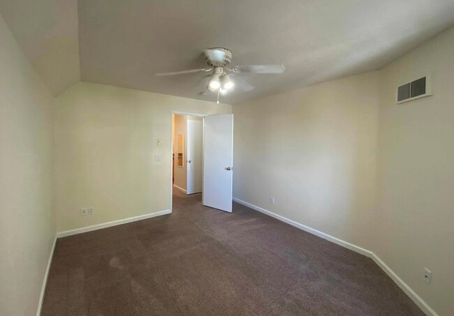 Building Photo - $2,900 - 2 Bedroom, 2 Bathroom Condo in the Heart of UTC La Jolla