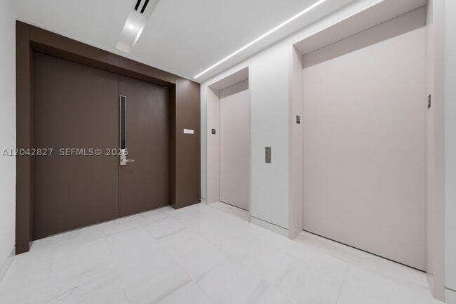 Building Photo - 300 Biscayne Blvd