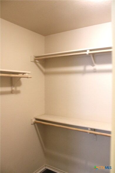 Building Photo - 415 E 4th Ave