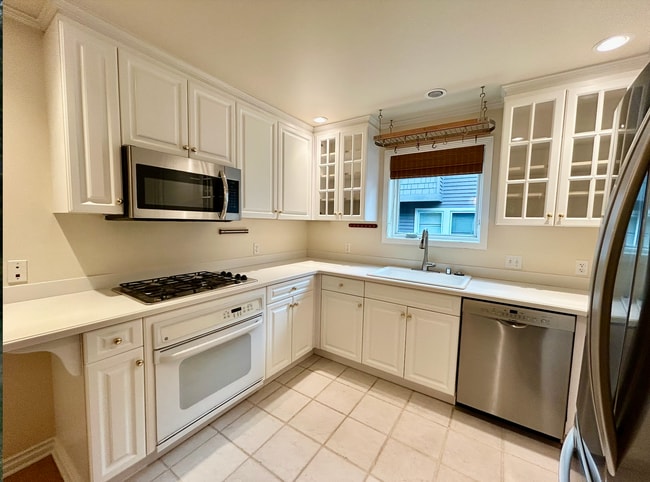 Building Photo - Madison Park Townhome