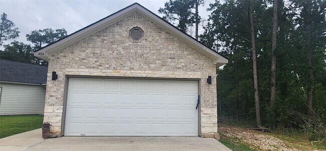 Building Photo - 452 N Cattle Dr