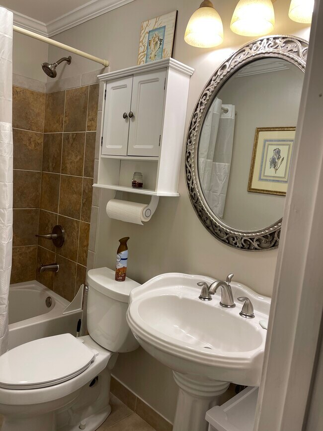 Building Photo - 1430 Juneau Way