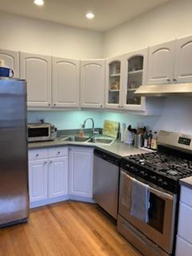 Building Photo - 3614 N. Paulina-3616-3