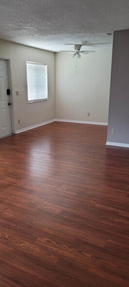 Building Photo - 4611 Bayshore Dr