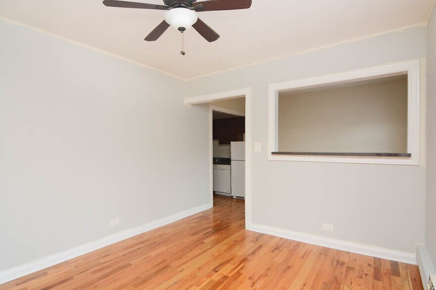 Building Photo - 729 W Barry Ave