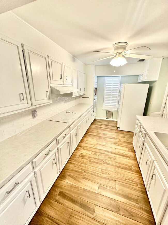 Building Photo - 937 Holbrook Cir