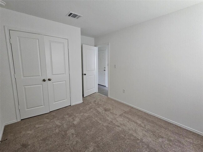 Building Photo - 400 Camargue Dr