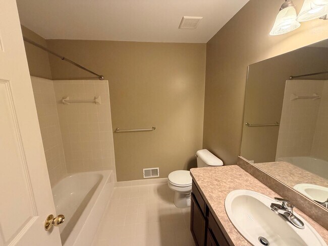 Building Photo - 26201 Chesapeake Cir