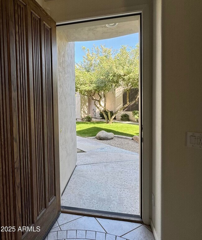 Building Photo - 7307 E Vaquero Dr