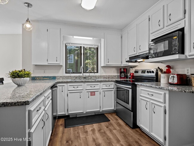 Building Photo - 131 Oakleaf Dr