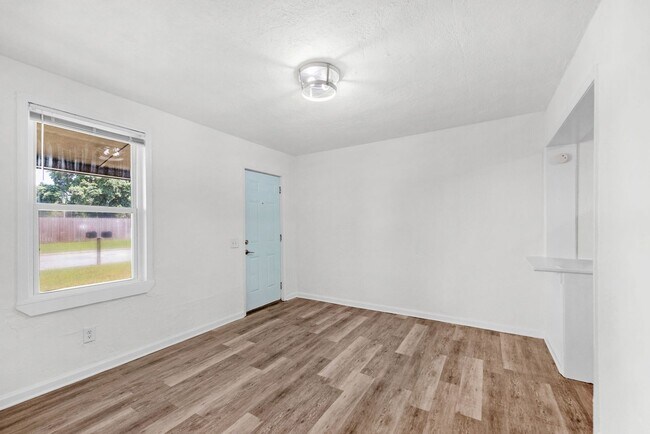 Building Photo - 2101 W Romana St