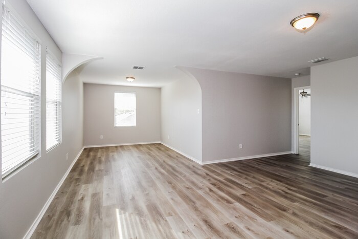 Building Photo - 1321 Scenic Hills Dr