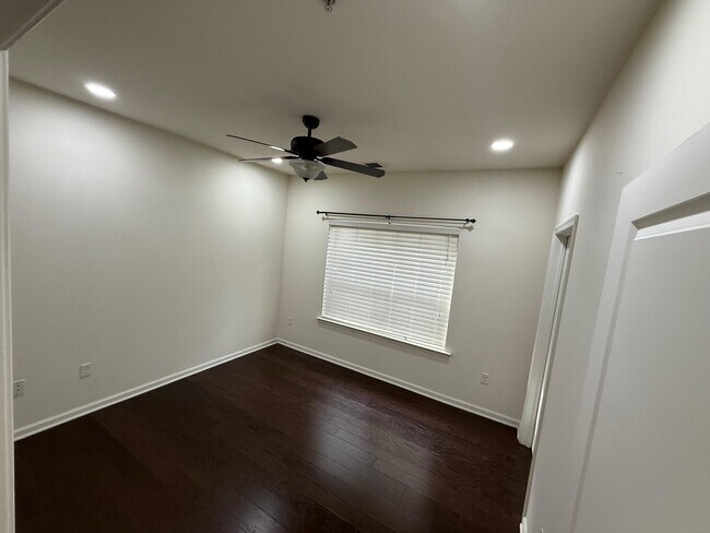 Building Photo - 518 E Celebration Way