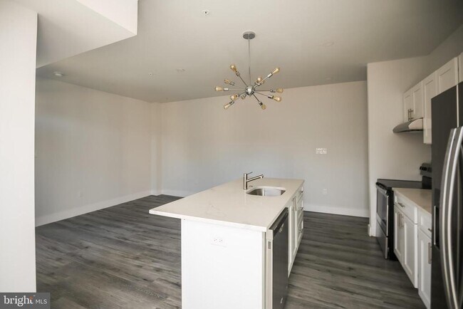 Building Photo - 537 N 35th St