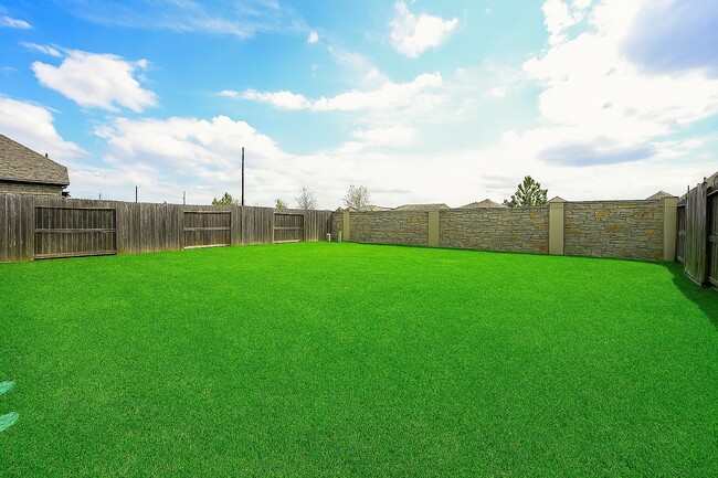 Building Photo - 29331 Mesquite Oaks Dr