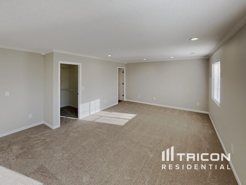 Building Photo - 5705 Waterpoint Dr