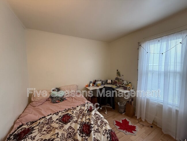 Building Photo - 384 St Paul St